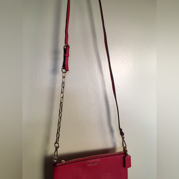 NWOT COACH Hot Pink Leather Handbag w/Buckle Chain Adjustable Strap. Zip closure - Picture 14 of 14